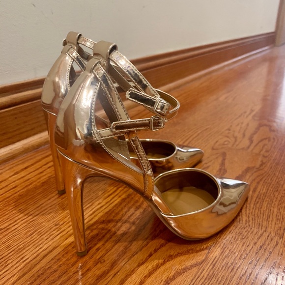 NIB HALSTON Champagne Mirror Pumps 7M - Picture 3 of 7